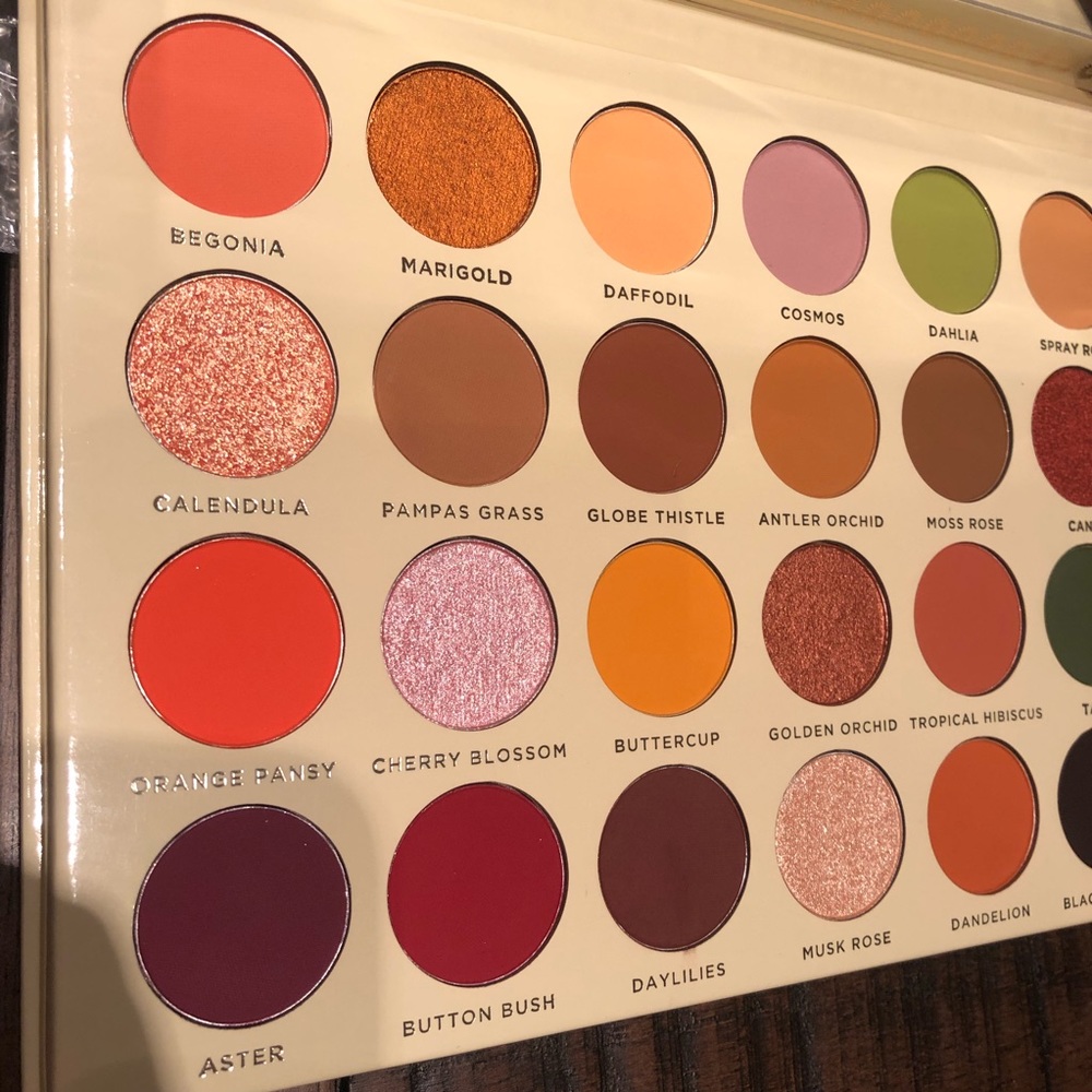 ACE BEAUTE Floral Vintage Eyeshadow Palette - Picture 9 of 13